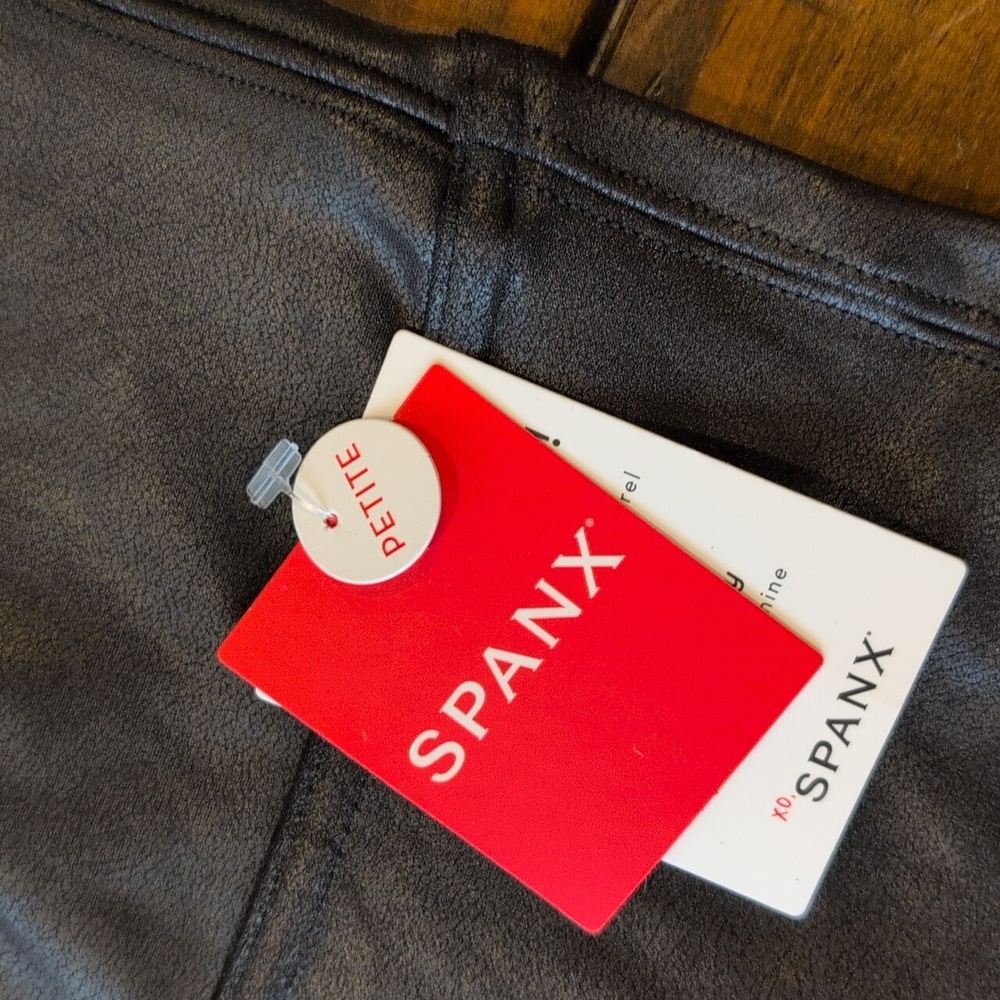 Spanx Faux Leather Leggings Petite - Picture 6 of 9